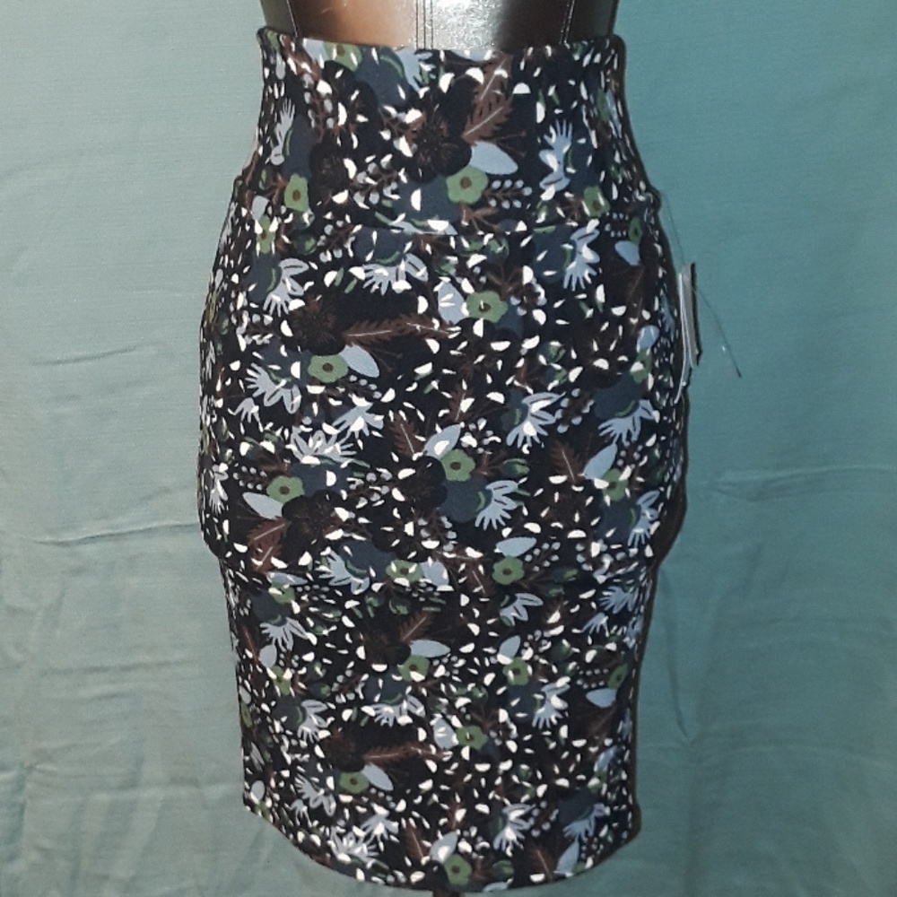 * Lularoe Cassie Skirt Navy Black Floral Green